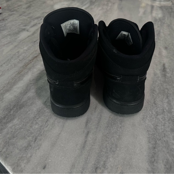 Nike Air Jordan 1 Mid GS “Triple Black” (554725-056) Size 6Y - Picture 7 of 9